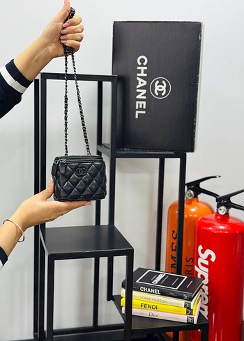 Altın Renk Zincir Detaylı Deri Çanta - Görsel 12