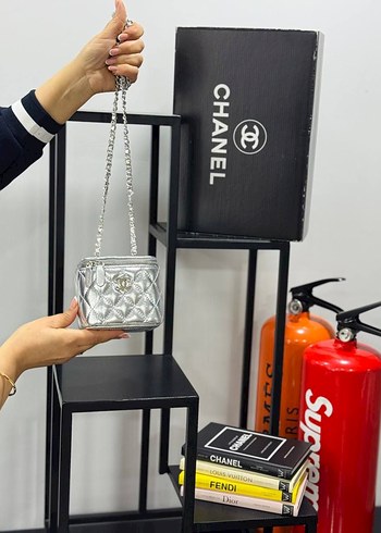 Altın Renk Zincir Detaylı Deri Çanta - Görsel 2