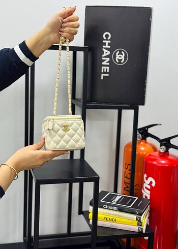 Altın Renk Zincir Detaylı Deri Çanta - Görsel 9