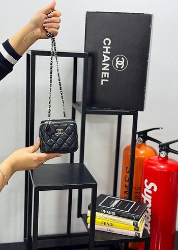 Altın Renk Zincir Detaylı Deri Çanta - Görsel 15