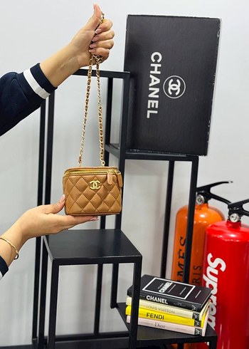 Altın Renk Zincir Detaylı Deri Çanta - Görsel 11