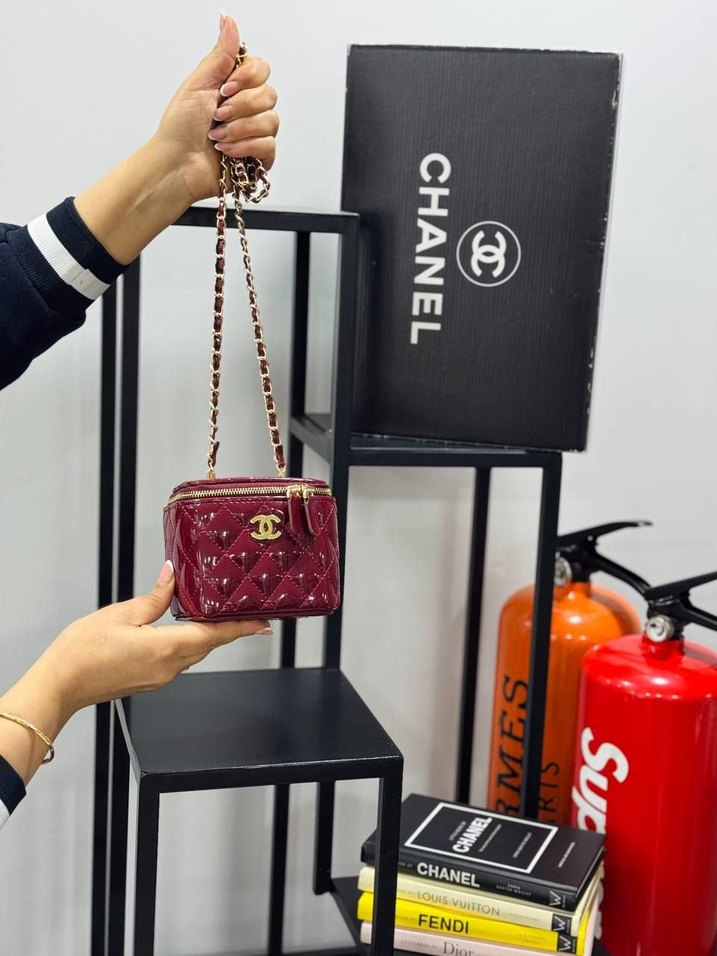 Altın Renk Zincir Detaylı Deri Çanta - Görsel 4