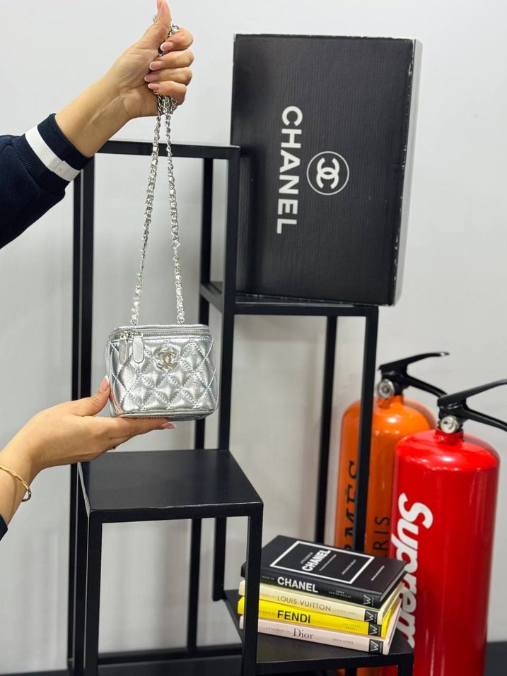 Altın Renk Zincir Detaylı Deri Çanta - Görsel 2