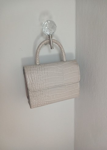 Bej Deri Yılan Desenli Zincir Detaylı Çanta - Görsel 2