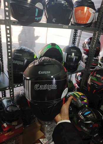 Renkli Baskılı Siyah Biker Motosiklet Kaskı - Görsel 2