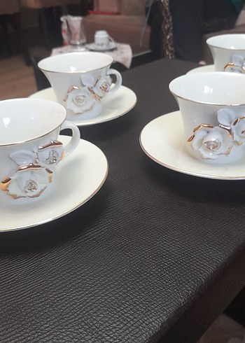 Beyaz Çiçek Detaylı Porselen Fincan ve Tabağı - Görsel 14