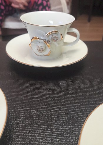 Beyaz Çiçek Detaylı Porselen Fincan ve Tabağı - Görsel 4