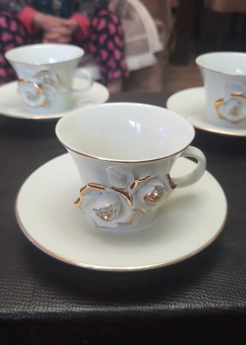 Beyaz Çiçek Detaylı Porselen Fincan ve Tabağı - Görsel 2