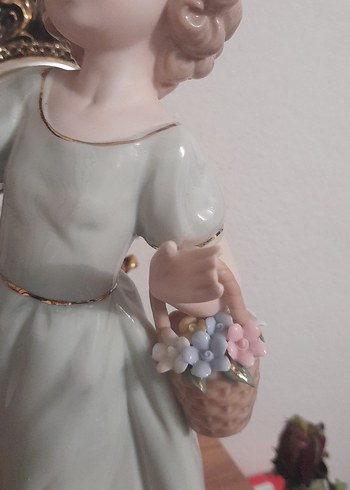 Beyaz Elbiseli Kız Figürü kusursuz - Görsel 3