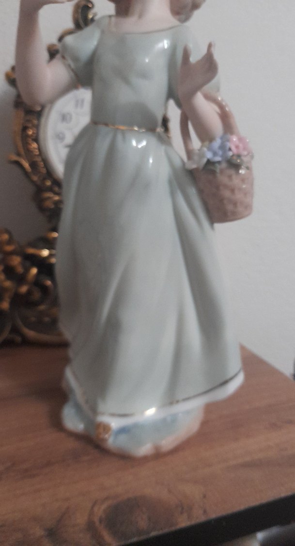 Beyaz Elbiseli Kız Figürü kusursuz - Görsel 5