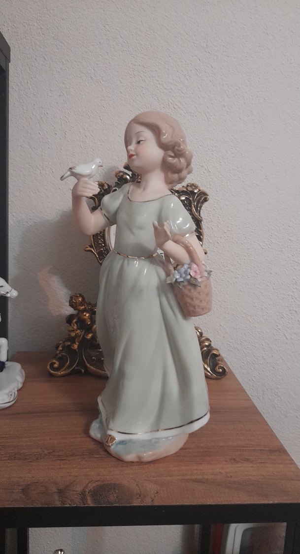 Beyaz Elbiseli Kız Figürü kusursuz - Görsel 2