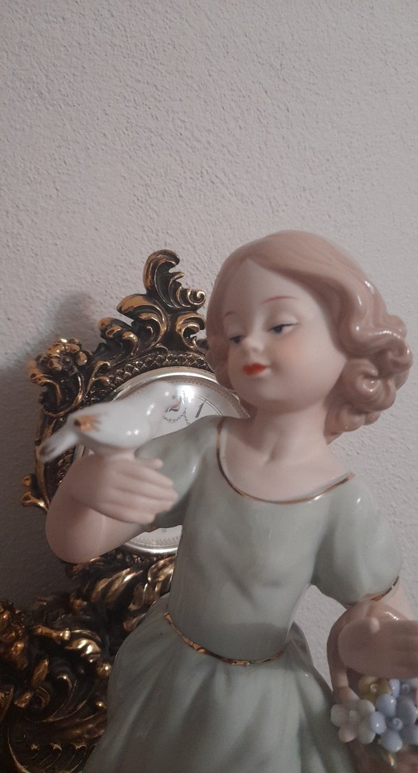 Beyaz Elbiseli Kız Figürü kusursuz - Görsel 4