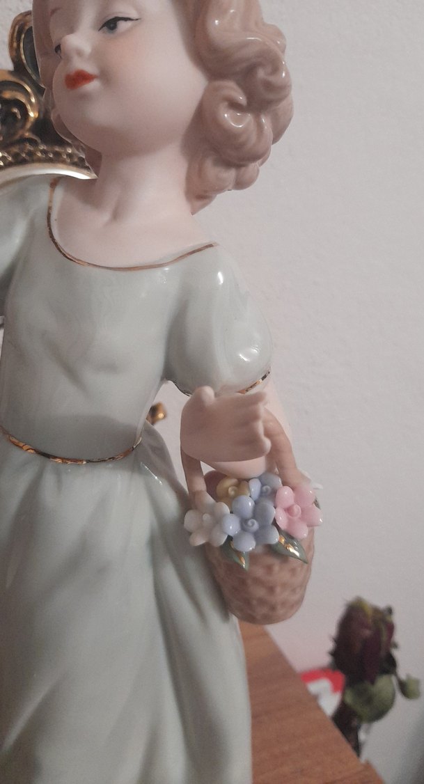 Beyaz Elbiseli Kız Figürü kusursuz - Görsel 3