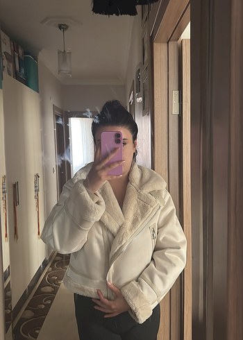 Bershka Beyaz Kürklü Kısa Kadın Ceket