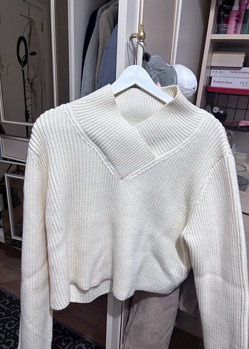 Beyaz V Yaka Örgü Kadın Kazak - Görsel 2