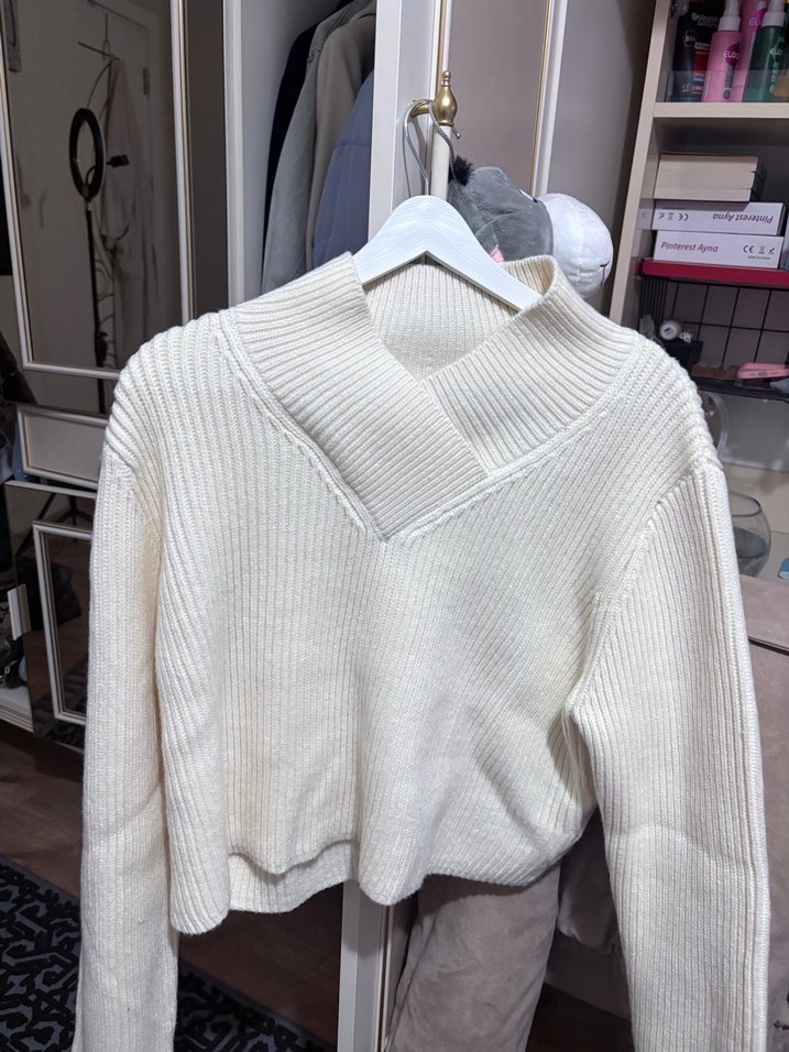Beyaz V Yaka Örgü Kadın Kazak - Görsel 2