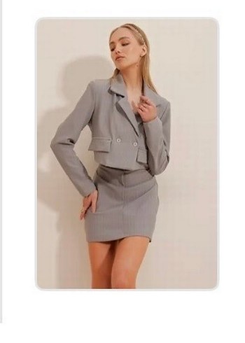 Diğer Gri Düğmeli Kadın Blazer Ceket -Etek Takım