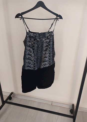 Kemer Detaylı Siyah Mini Şort - Görsel 2