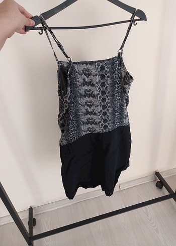 Kemer Detaylı Siyah Mini Şort - Görsel 4