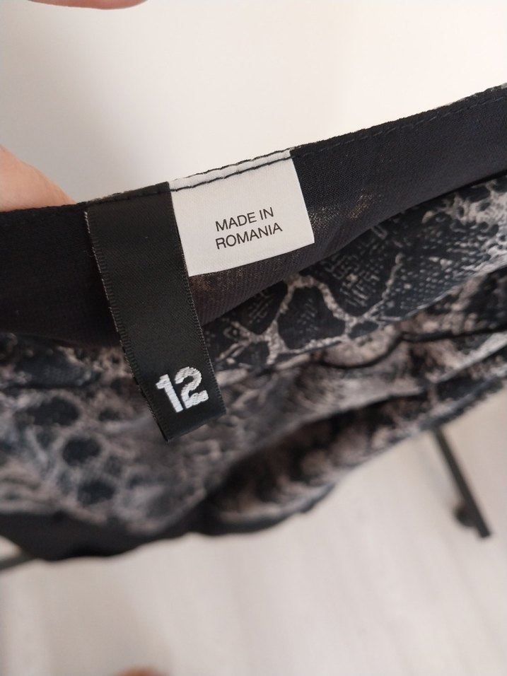 Kemer Detaylı Siyah Mini Şort - Görsel 5