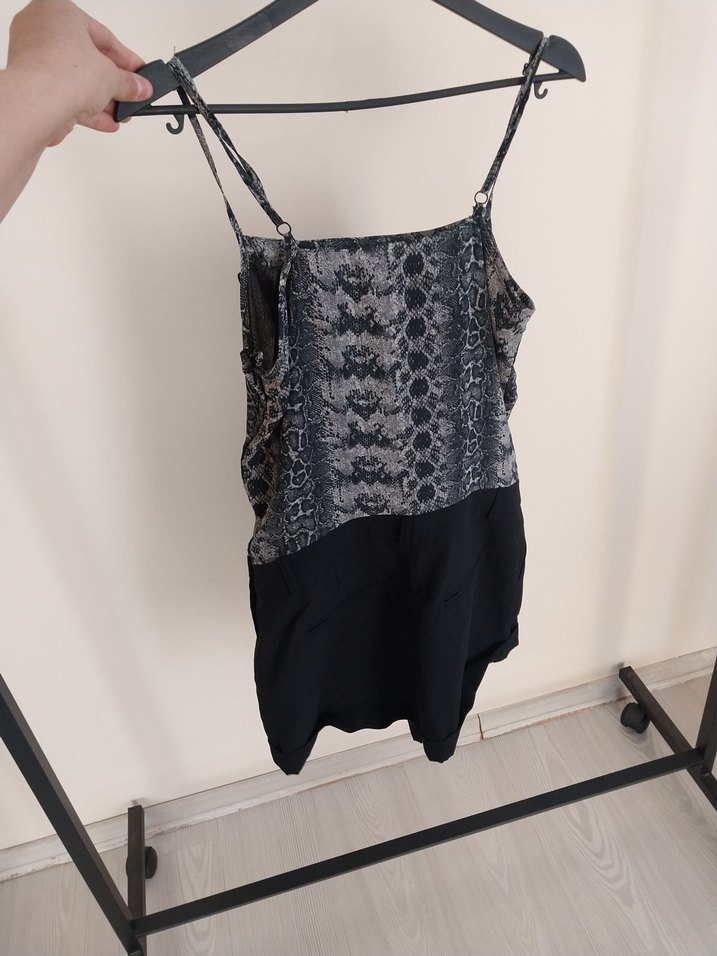 Kemer Detaylı Siyah Mini Şort - Görsel 4