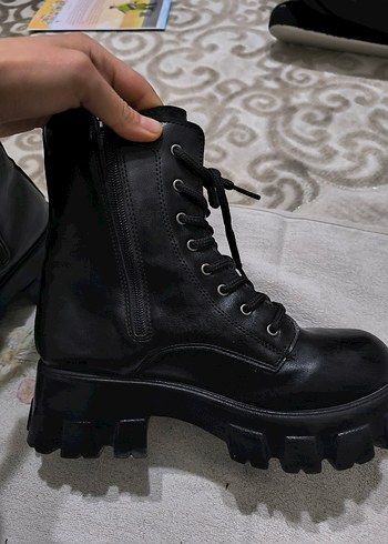 Siyah Kadın Deri Bot, Bağcıklı ve Fermuarlı - Görsel 3