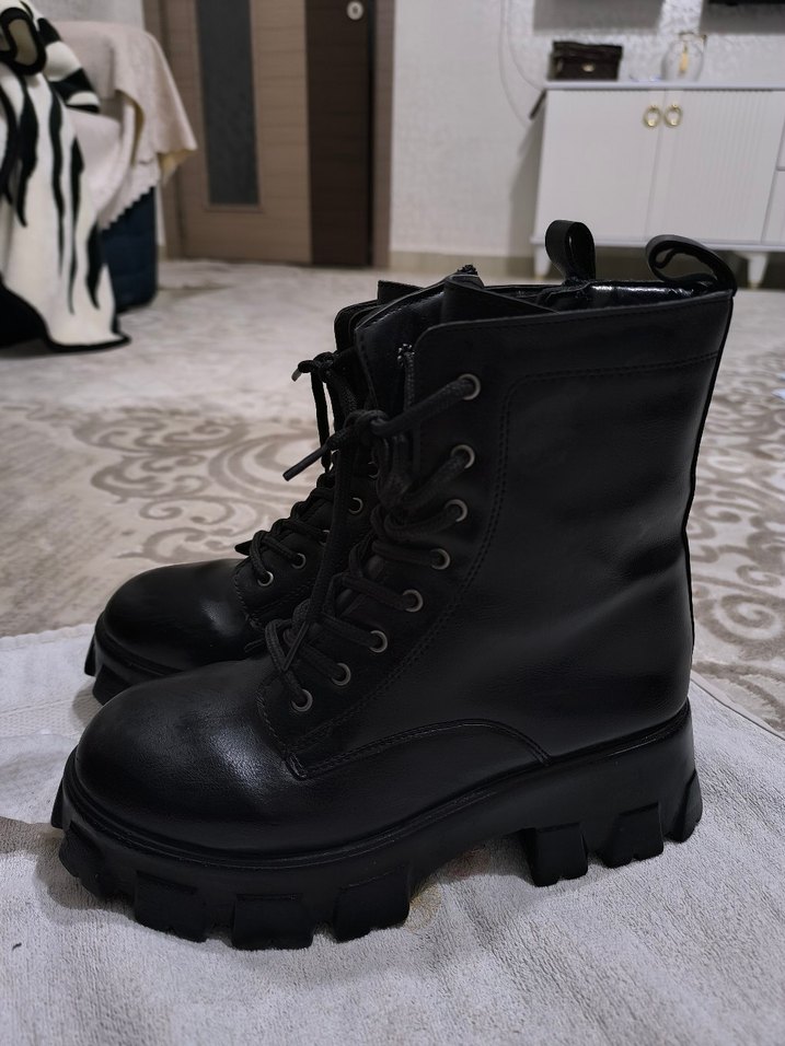 Siyah Kadın Deri Bot, Bağcıklı ve Fermuarlı - Görsel 2