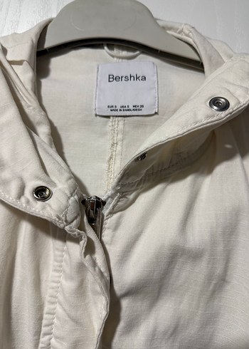 BERSHKA BEYAZ KETEN KAPŞONLU KADIN CROP CEKET - Görsel 2