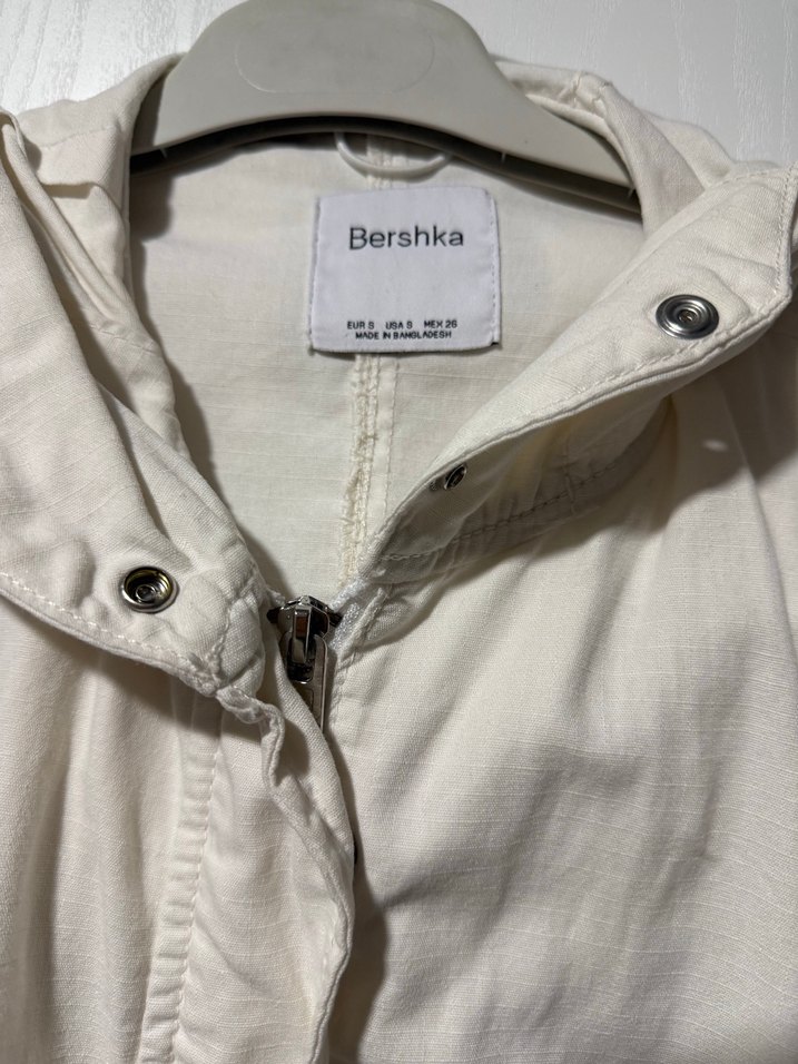 BERSHKA BEYAZ KETEN KAPŞONLU KADIN CROP CEKET - Görsel 2