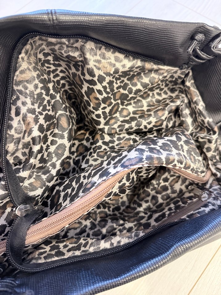 Siyah Deri Tokalı Kadın Çanta - Görsel 4