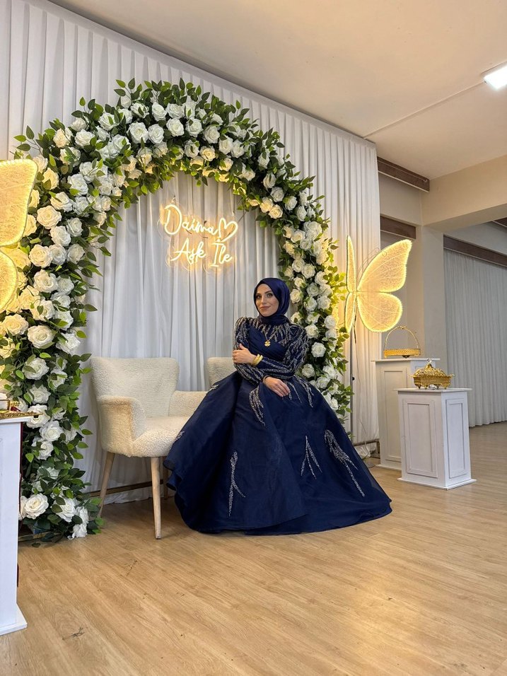 Kiralık Abiye - Görsel 2