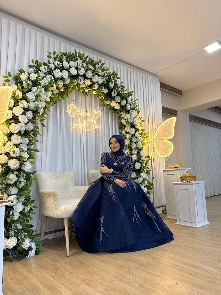 Kiralık Abiye - Görsel 4