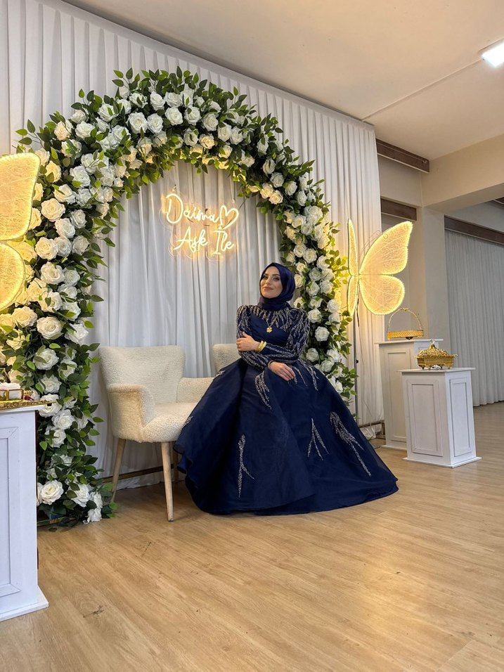 Kiralık Abiye - Görsel 3