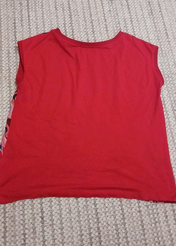 Ön kısmı renkli, arka kısmı düz kırmızı Kolsuz Bluz - Görsel 2