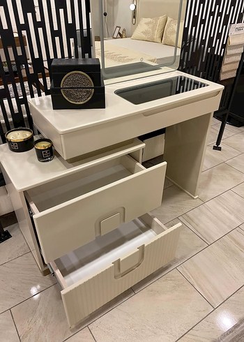 Beyaz Yatak Odası takımı sıfır ayarında - Görsel 3