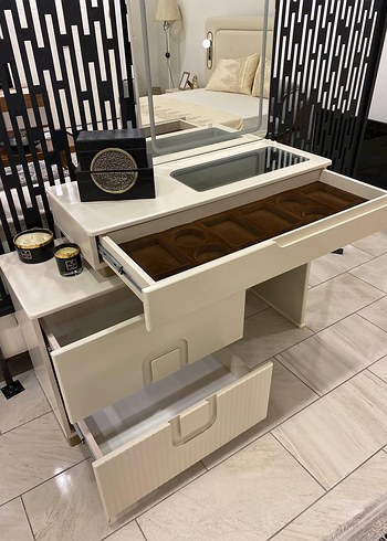 Beyaz Yatak Odası takımı sıfır ayarında - Görsel 4