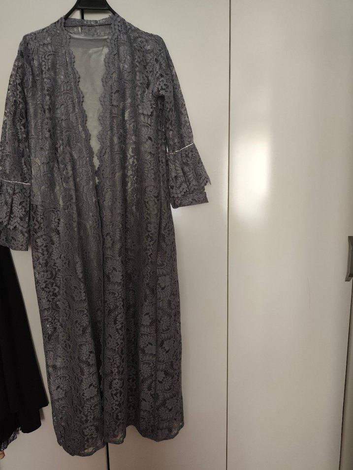 Gri Dantel Detaylı Uzun Kadın Elbise - Görsel 2