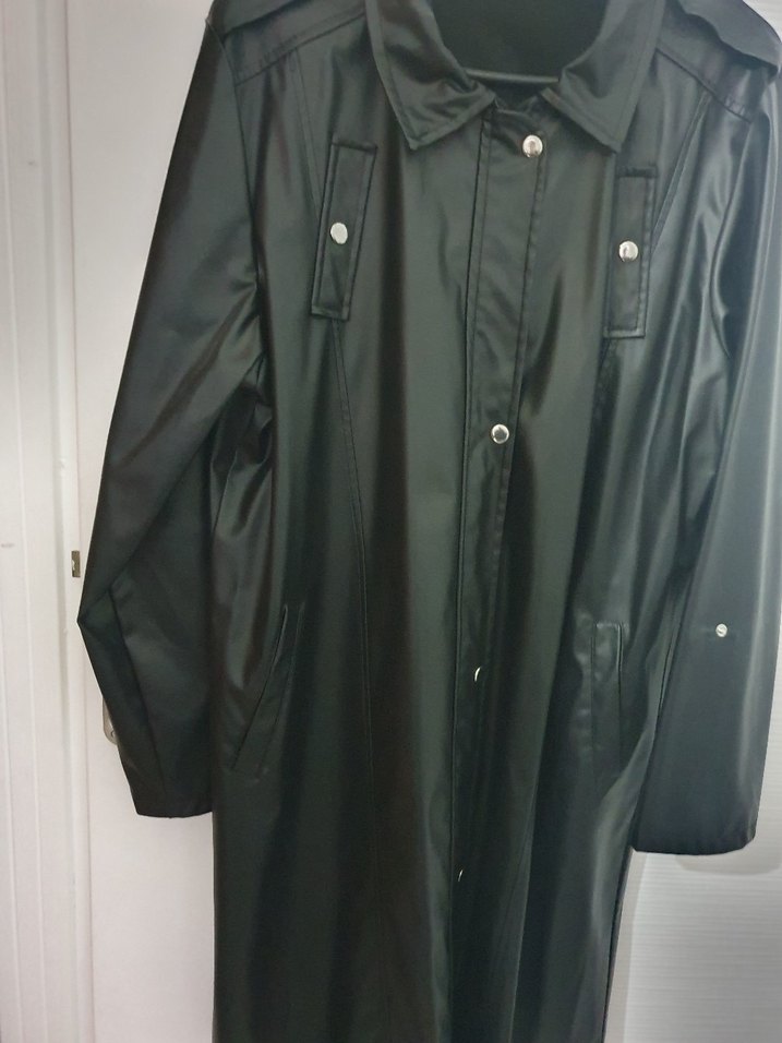 Düğmeli Siyah Deri Midi Yağmurluk - Görsel 4