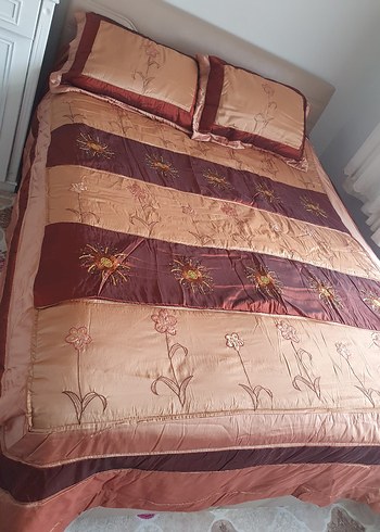 Bordo Nakışlı Parlak Yatak Örtüsü - Görsel 4