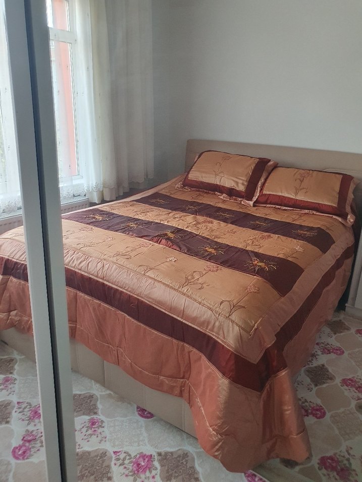 Bordo Nakışlı Parlak Yatak Örtüsü - Görsel 2