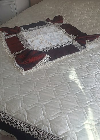 Bordo krem renkte harika bir yatak örtüsü hiç kullanılmadı - Görsel 13