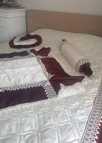 Bordo krem renkte harika bir yatak örtüsü hiç kullanılmadı - Görsel 10