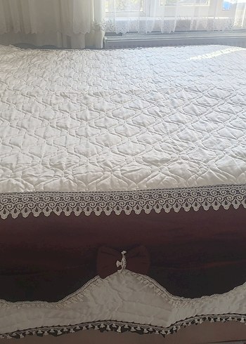 Bordo krem renkte harika bir yatak örtüsü hiç kullanılmadı - Görsel 3