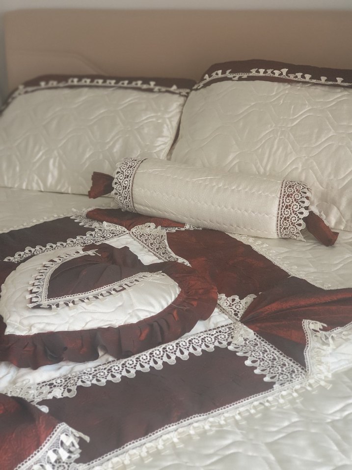 Bordo krem renkte harika bir yatak örtüsü hiç kullanılmadı - Görsel 4