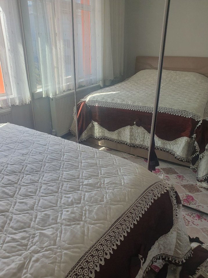 Bordo krem renkte harika bir yatak örtüsü hiç kullanılmadı - Görsel 2