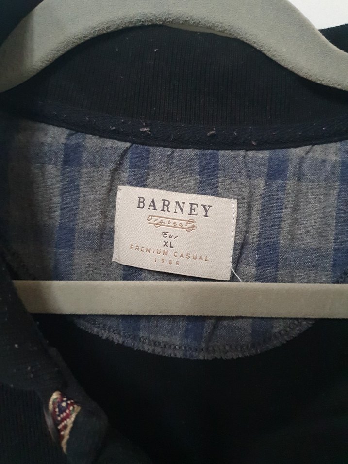 Erkek Siyah Düğmeli Uzun Kollu Kazak - Görsel 3