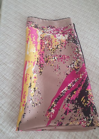 Pembe Parlak Avant-Garde Desenli Kadın Eşarp - Görsel 4