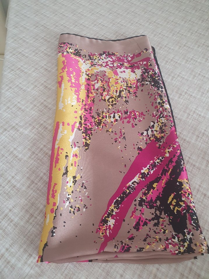 Pembe Parlak Avant-Garde Desenli Kadın Eşarp - Görsel 4