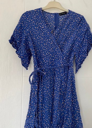 Mavi V Yaka Volanlı Midi şortlu elbise - Görsel 3