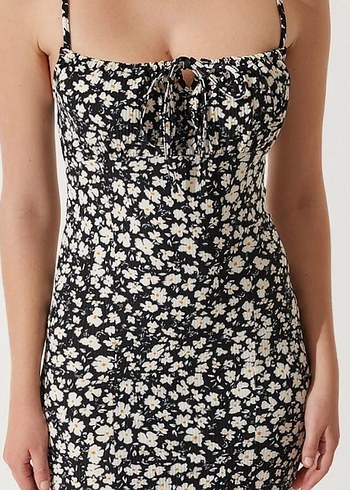 V Yaka Askılı Midi Elbise - Görsel 3